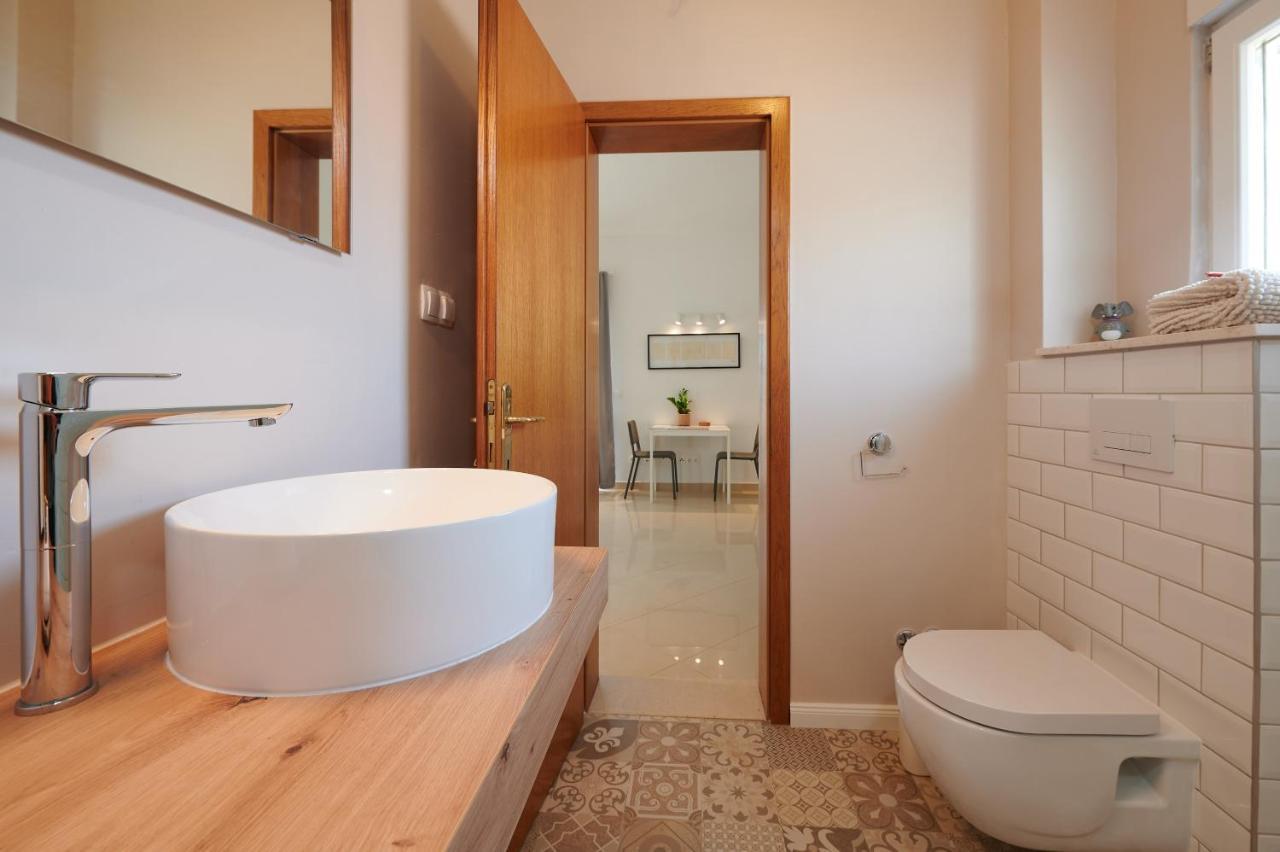 T&T Sea View Apartments Trogir Eksteriør billede