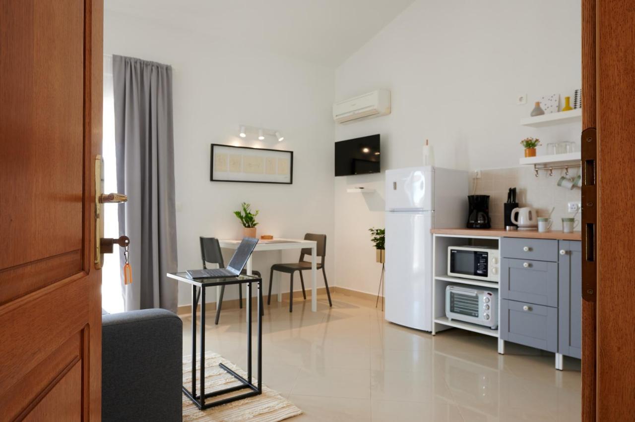T&T Sea View Apartments Trogir Eksteriør billede