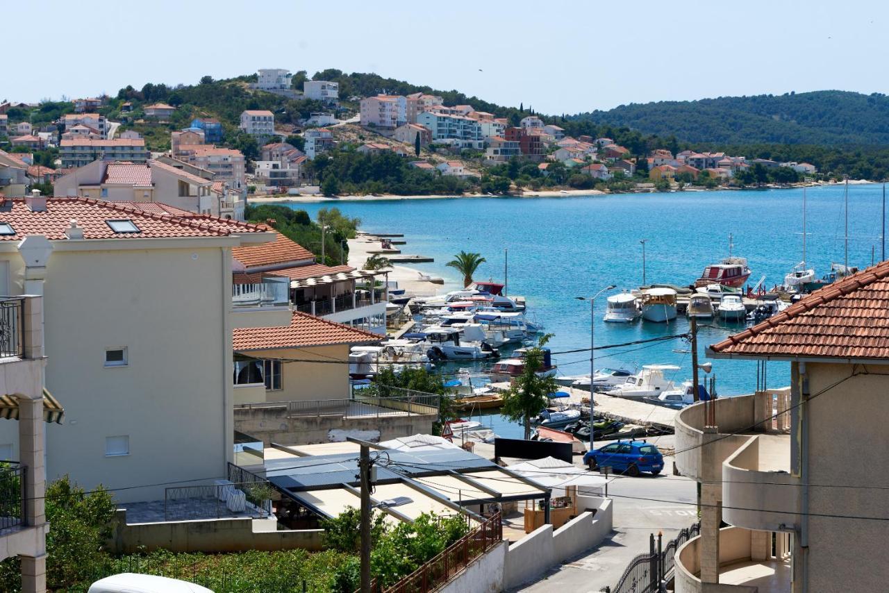 T&T Sea View Apartments Trogir Eksteriør billede