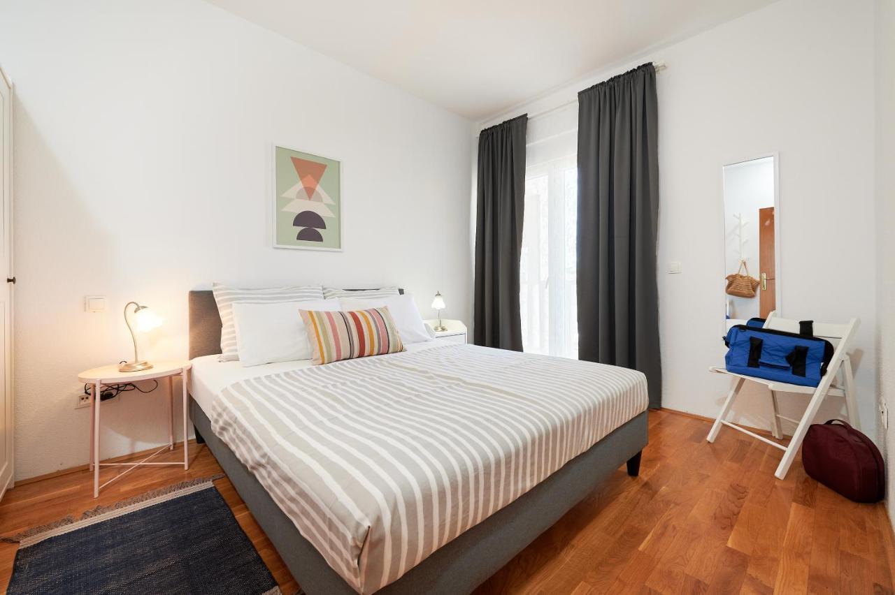 T&T Sea View Apartments Trogir Eksteriør billede