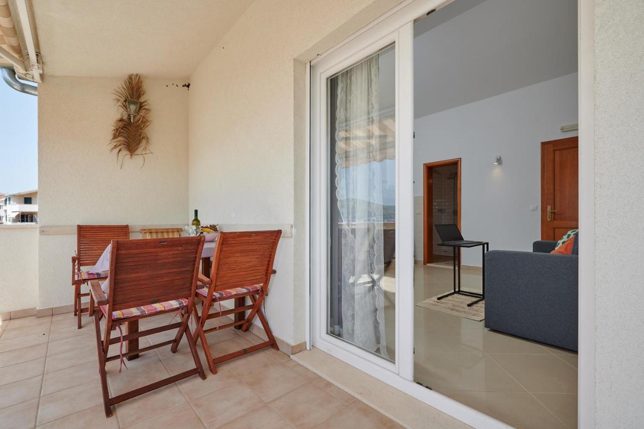 T&T Sea View Apartments Trogir Eksteriør billede