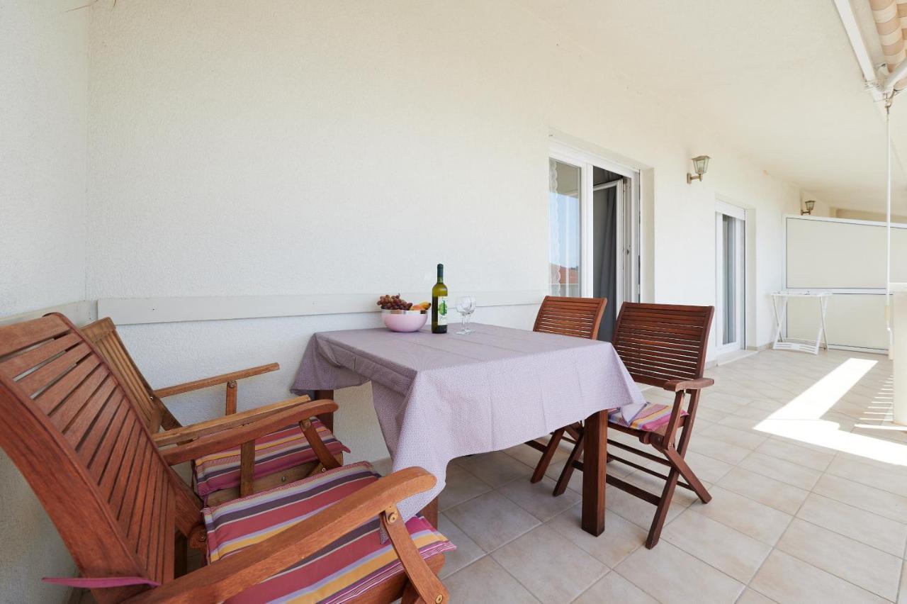 T&T Sea View Apartments Trogir Eksteriør billede