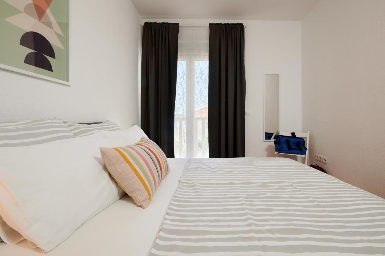 T&T Sea View Apartments Trogir Eksteriør billede