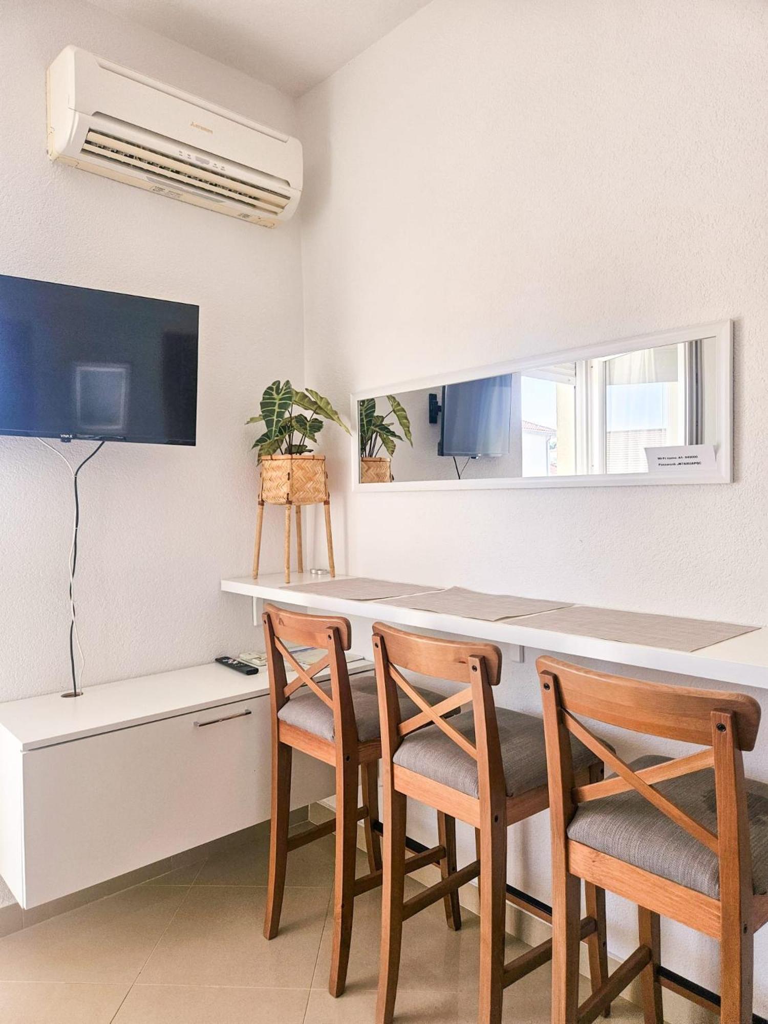 T&T Sea View Apartments Trogir Eksteriør billede