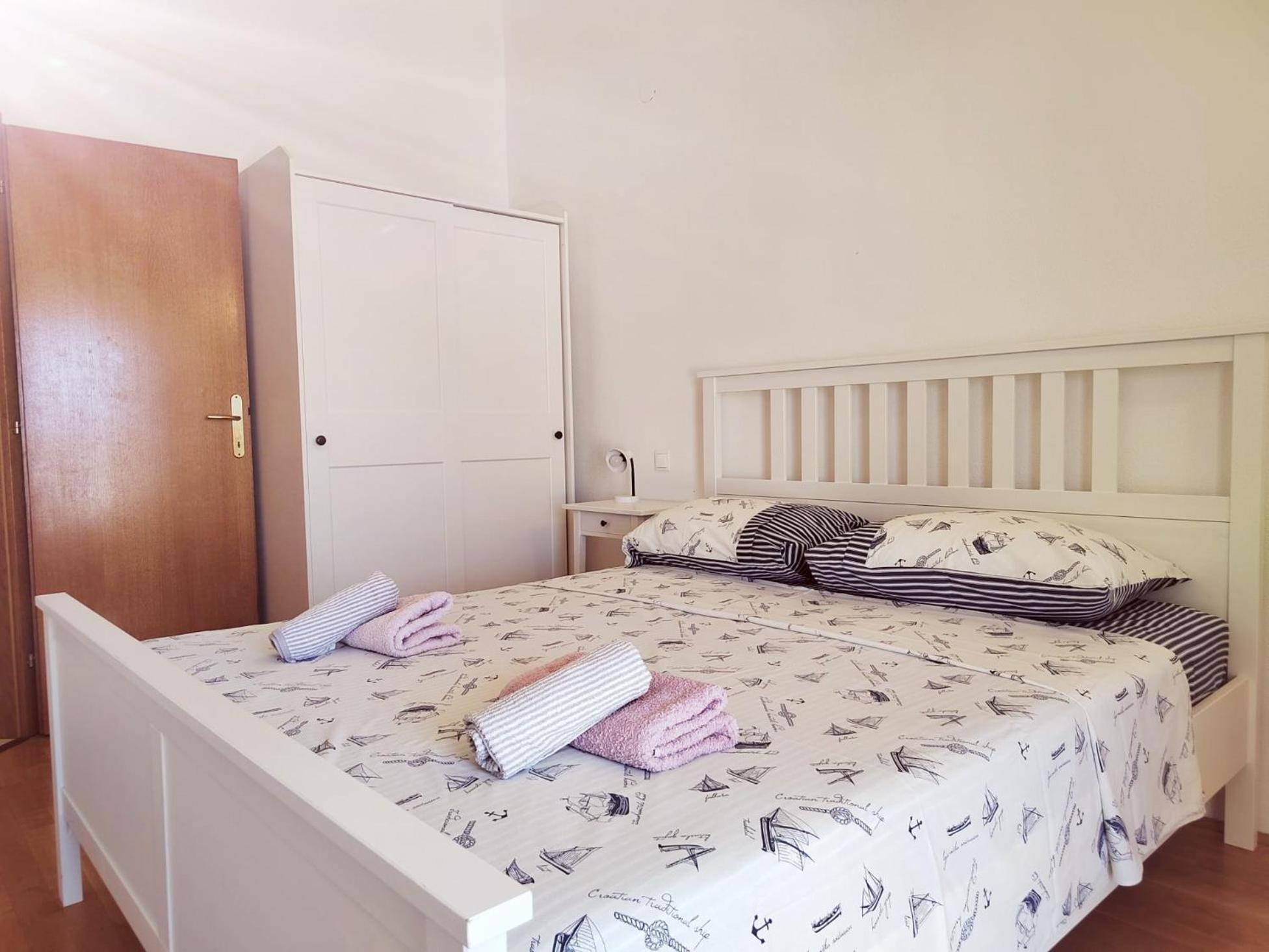 T&T Sea View Apartments Trogir Eksteriør billede