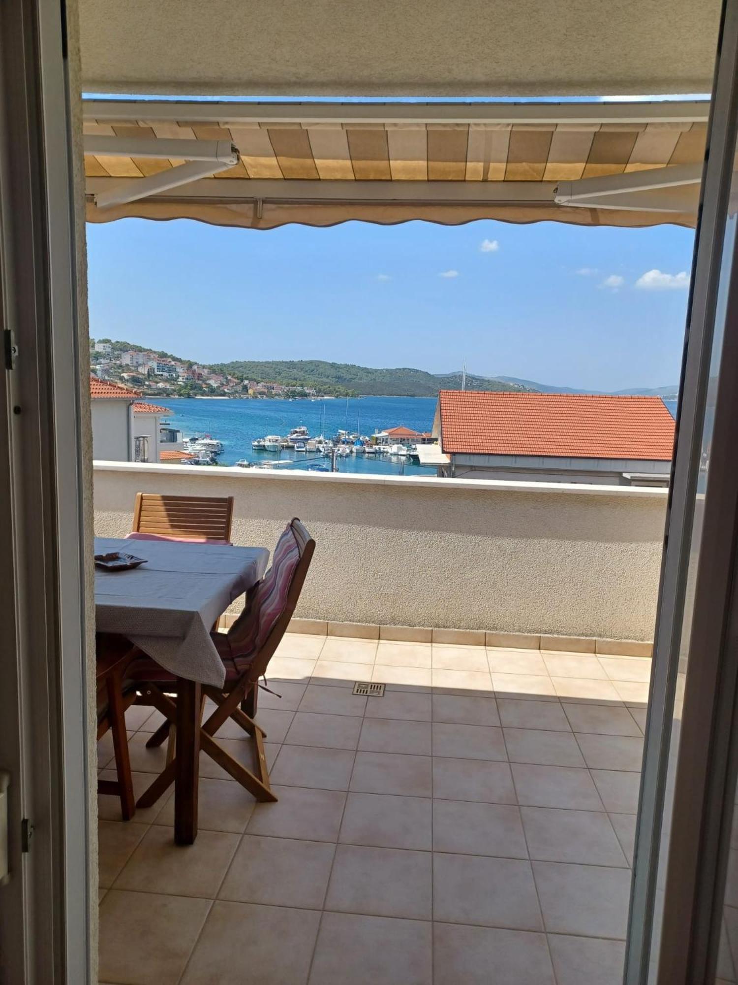 T&T Sea View Apartments Trogir Eksteriør billede