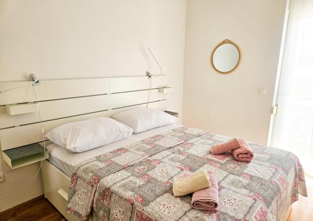 T&T Sea View Apartments Trogir Eksteriør billede