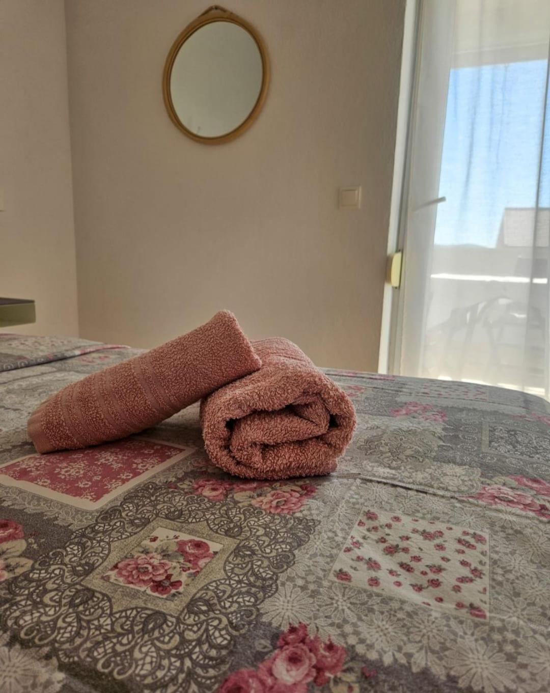 T&T Sea View Apartments Trogir Eksteriør billede